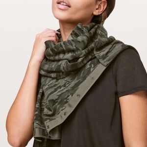 NWT Camo Vinyasa Scarf